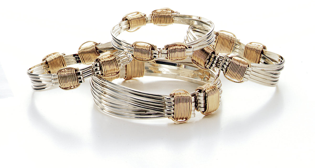 Officially Licensed, Two Tone Toggle Bracelet with The Unive (940654)